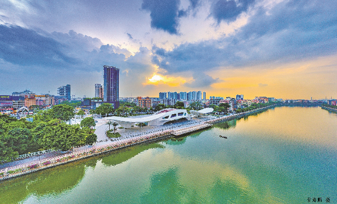 《龍舟公園》甘海鵬 攝.jpg