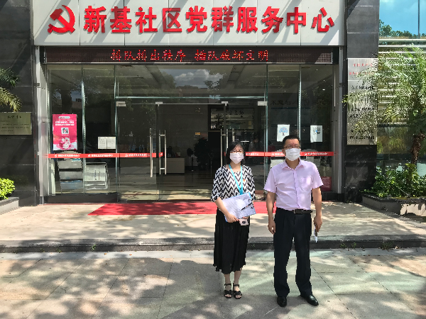 張劍賦分局長帶隊深入新基社區(qū)宣傳醫(yī)保電子憑證.jpg